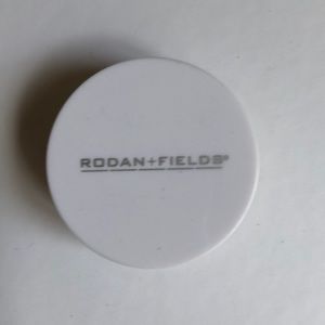 Mineral peptides medium shade